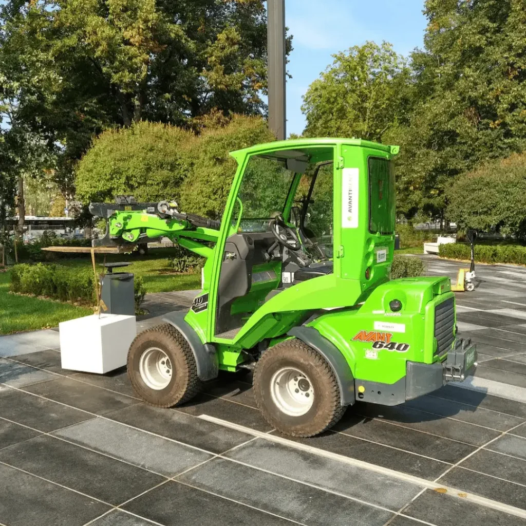 Bravo Rent Avant laadur 640 tõstetööd kaevetööd aukude puurimine jugiga juhita 2