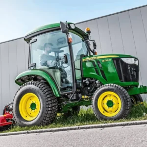 Bravo Rent Kommunaaltraktor John Deere 3039R 3