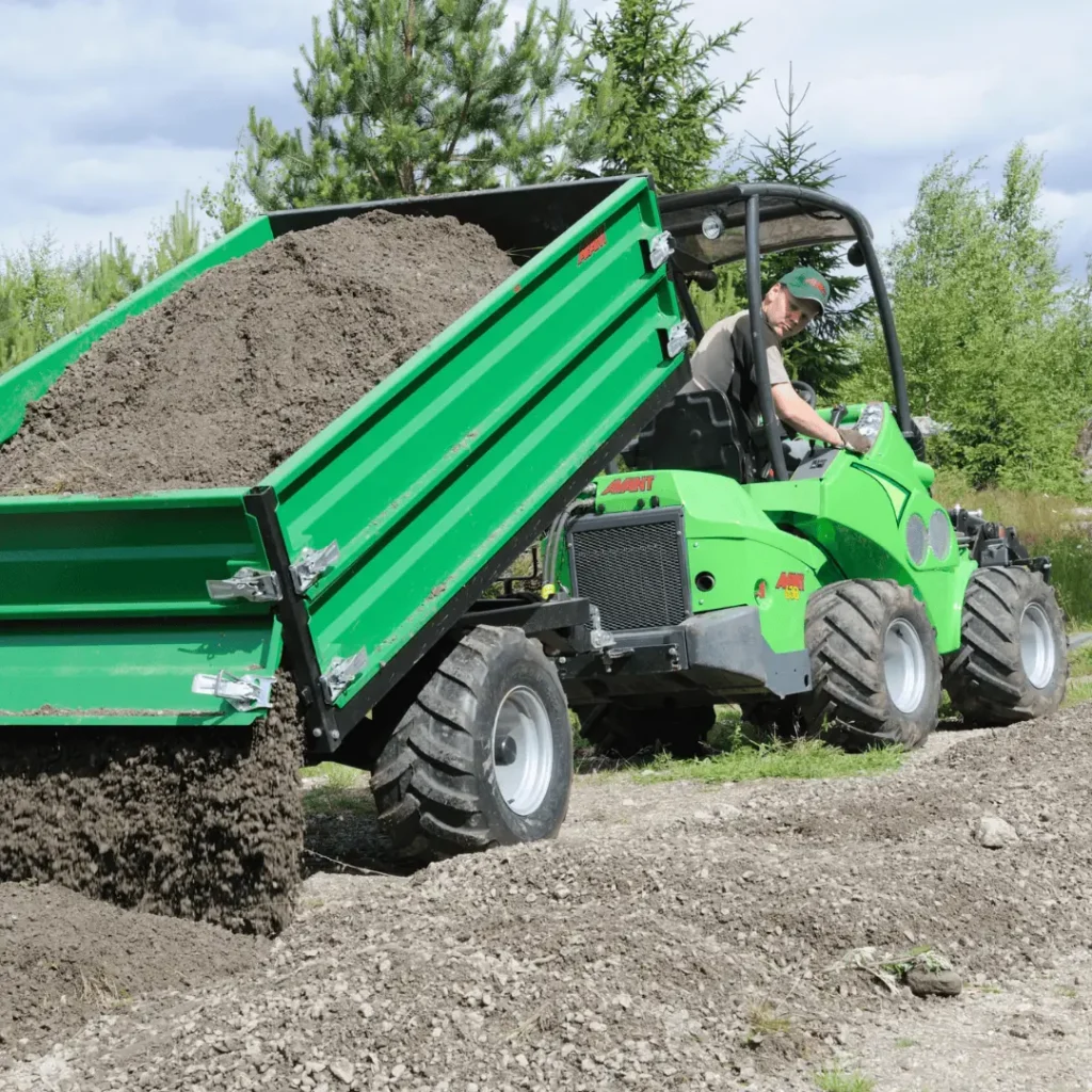 Bravo Rent laaurid Avant 630 paralleeltõste minilaadur Sakus Tallinnas Harjumaal